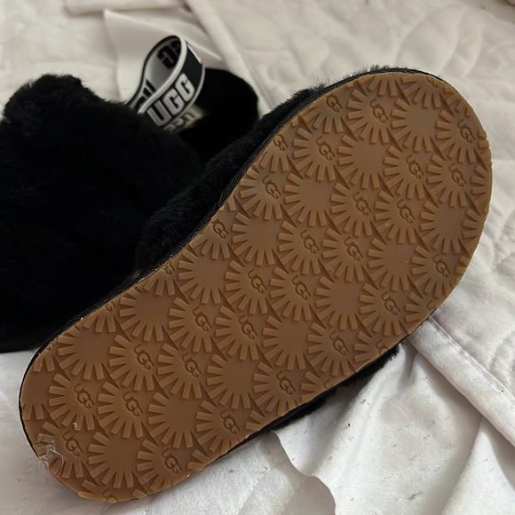 New T fluff Ugg Slides - Picture 3 of 3